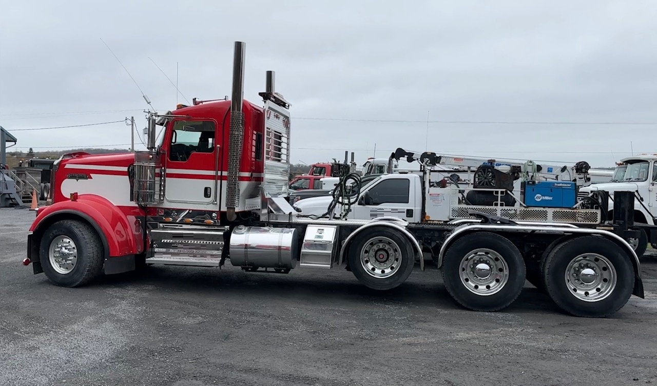 2009 KENWORTH W900L Heavy Hauler - Image 2